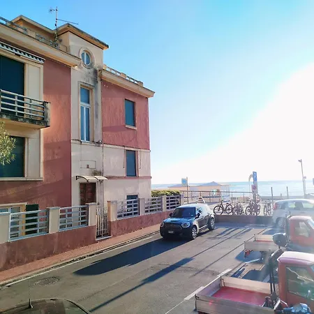 La Riva Apartment *